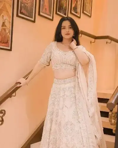 Escort Sainthia